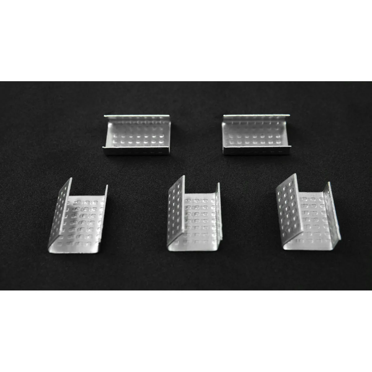 Detalle de las grapas de acero BUCKLES-16PP para fleje de 16 mm